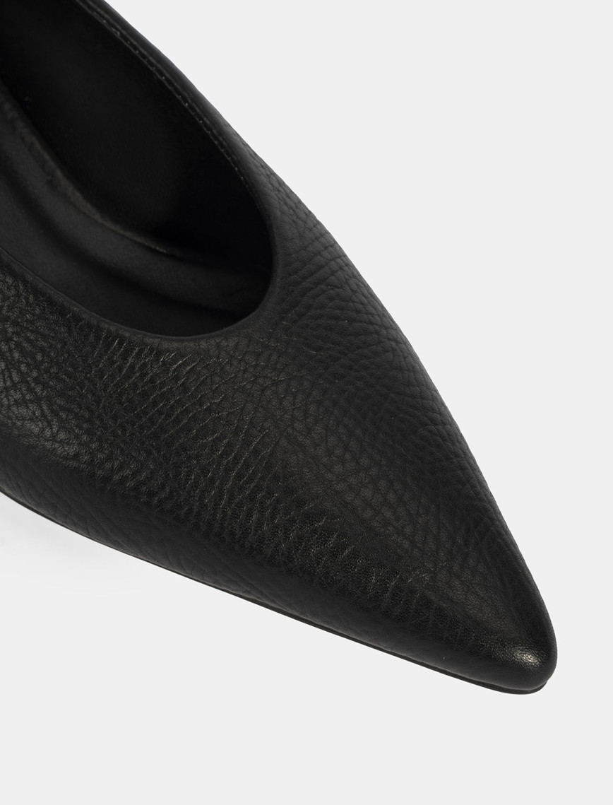 Kadın Siyah İnce Kısa Topuklu Deri Ayakkabı Kadın Siyah İnce Kısa Topuklu Deri Ayakkabı