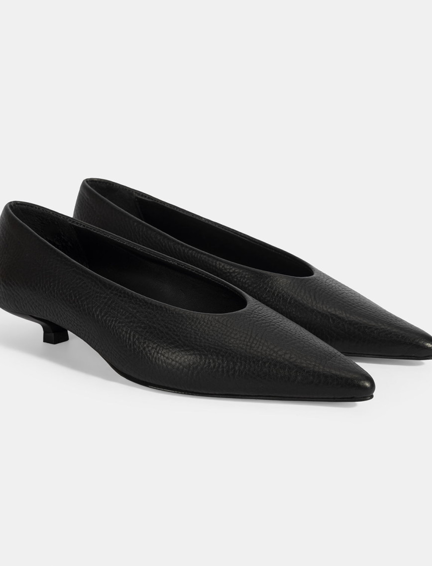 Kadın Siyah İnce Kısa Topuklu Deri Ayakkabı Kadın Siyah İnce Kısa Topuklu Deri Ayakkabı