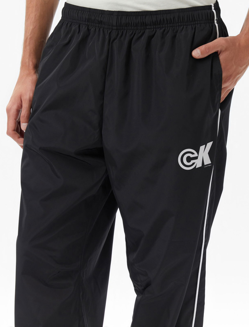 Calvin Klein Nylon Drawstring Straight Jogger Erkek Siyah Pantolon Calvin Klein Nylon Drawstring Straight Jogger Erkek Siyah Pantolon