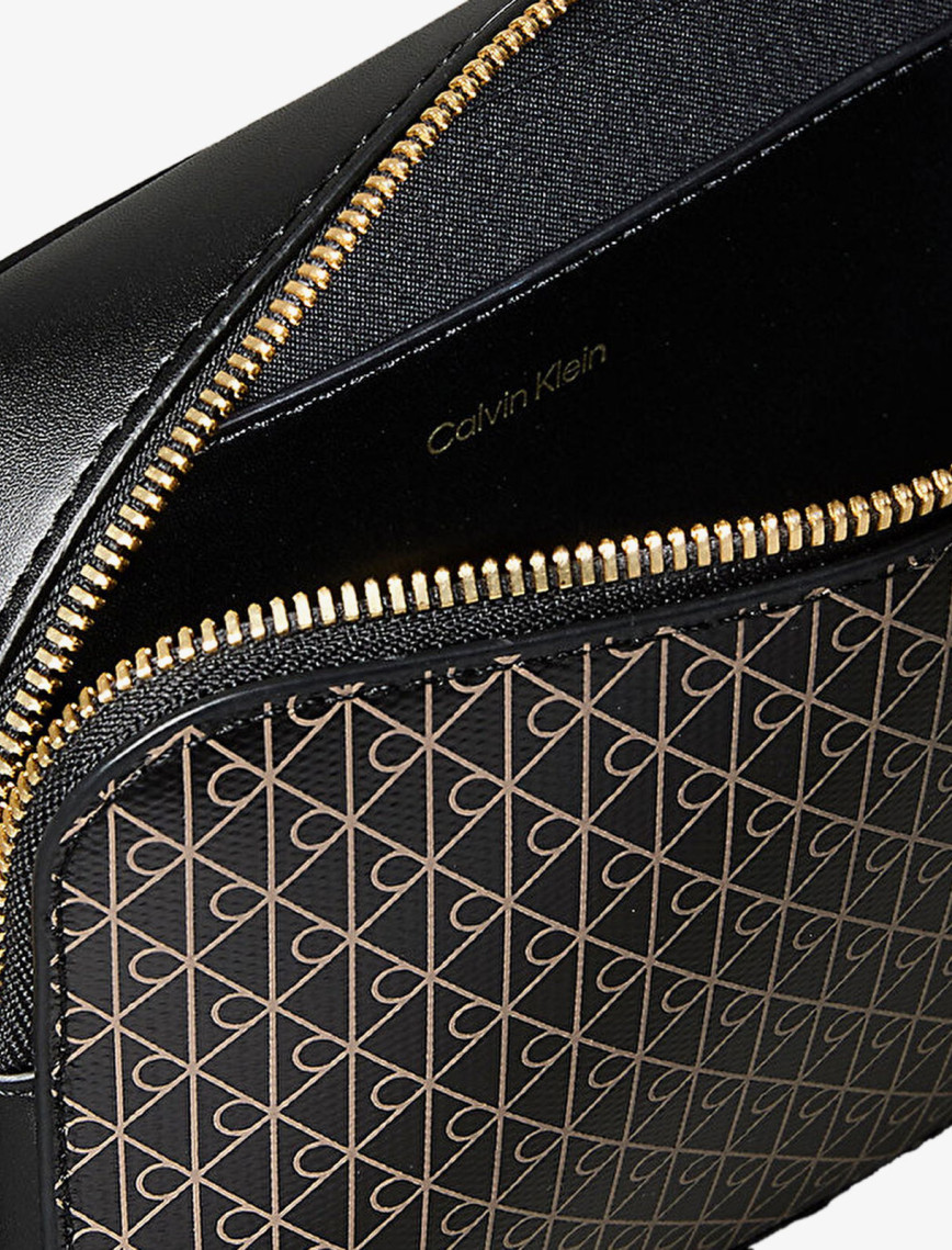 Calvin Klein Emblem Elongated Camera Kadın Siyah El Çantası