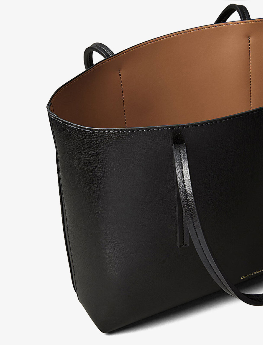 Calvin Klein Foil Logo Tote Pouch Kadın Siyah Çanta Calvin Klein Foil Logo Tote Pouch Kadın Siyah Çanta