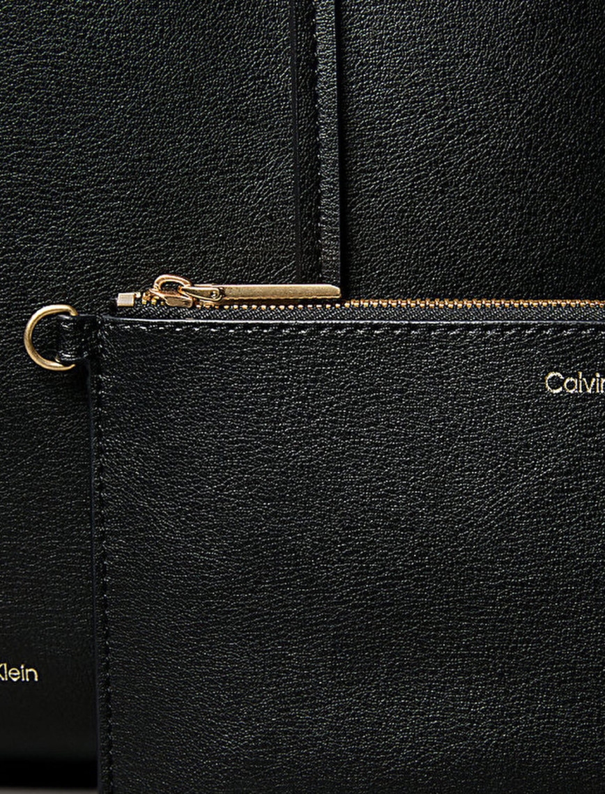 Calvin Klein Foil Logo Tote Pouch Kadın Siyah Çanta Calvin Klein Foil Logo Tote Pouch Kadın Siyah Çanta