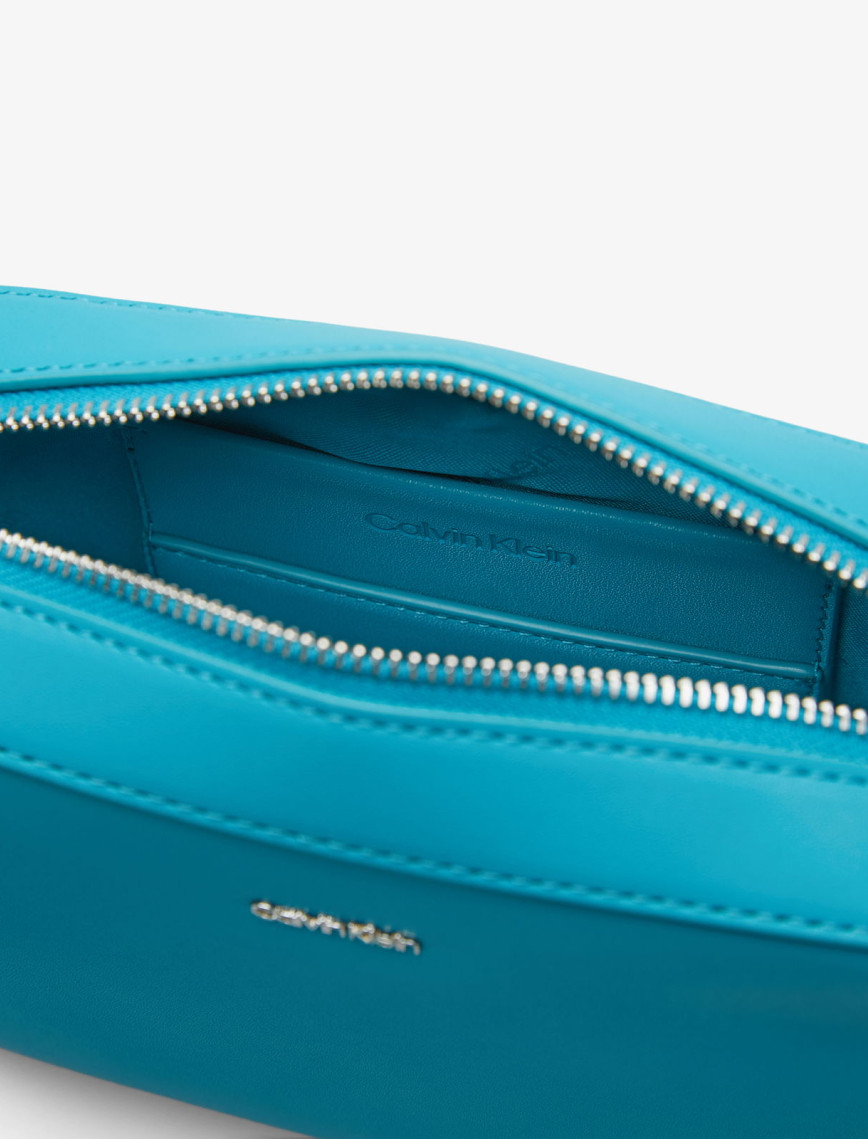 Calvin Klein Must Small Camera Kadın Yeşil El Çantası Calvin Klein Must Small Camera Kadın Yeşil El Çantası