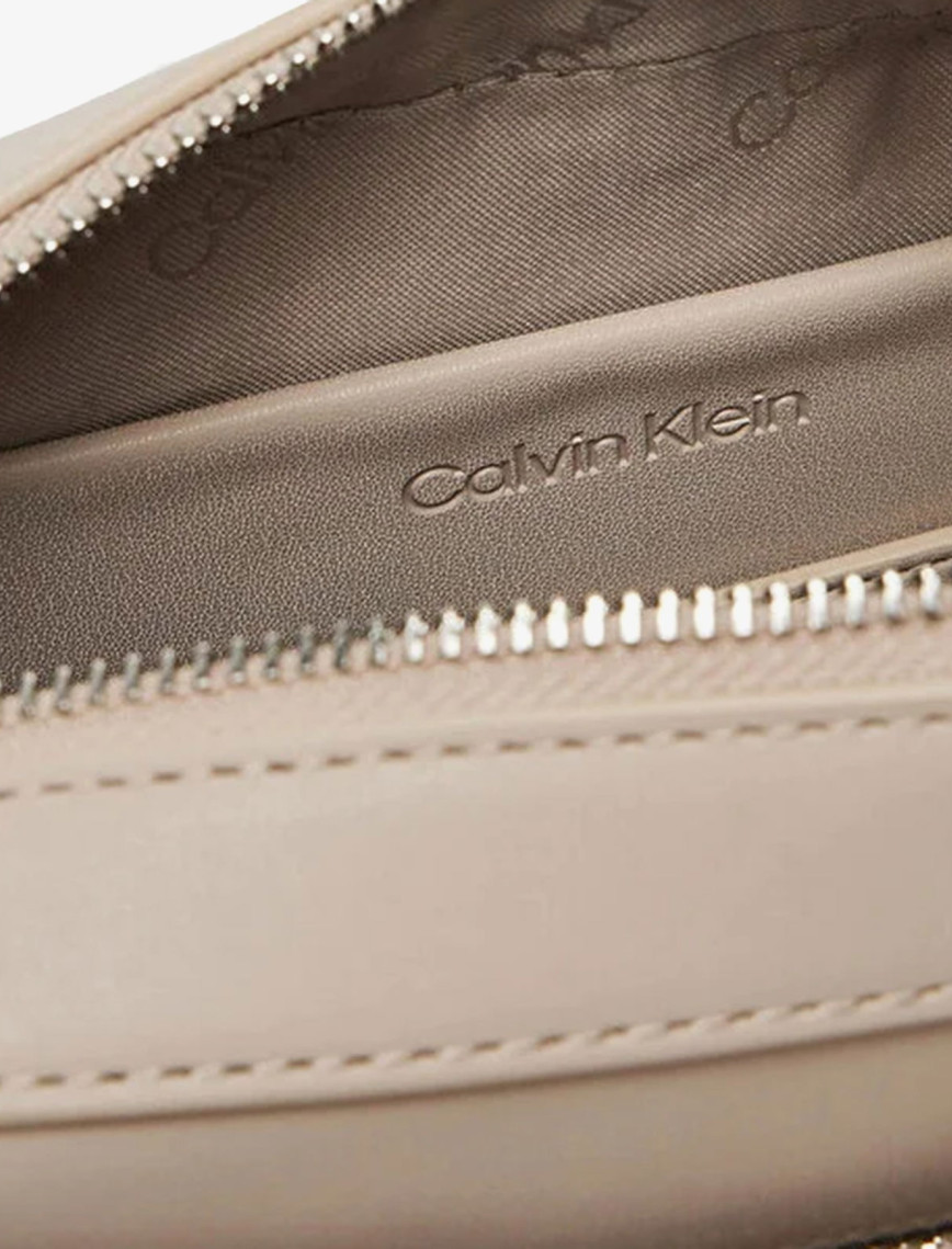Calvin Klein Must Aop Double Straps Camera Kadın Kahverengi El Çantası Calvin Klein Must Aop Double Straps Camera Kadın Kahverengi El Çantası