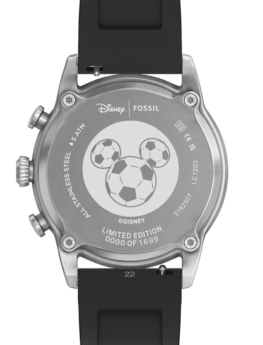 Fossil FLE1203 Disney x Fossil Limited-Edition Mickey Mouse Soccer Erkek Kol Saati Fossil FLE1203 Disney x Fossil Limited-Edition Mickey Mouse Soccer Erkek Kol Saati
