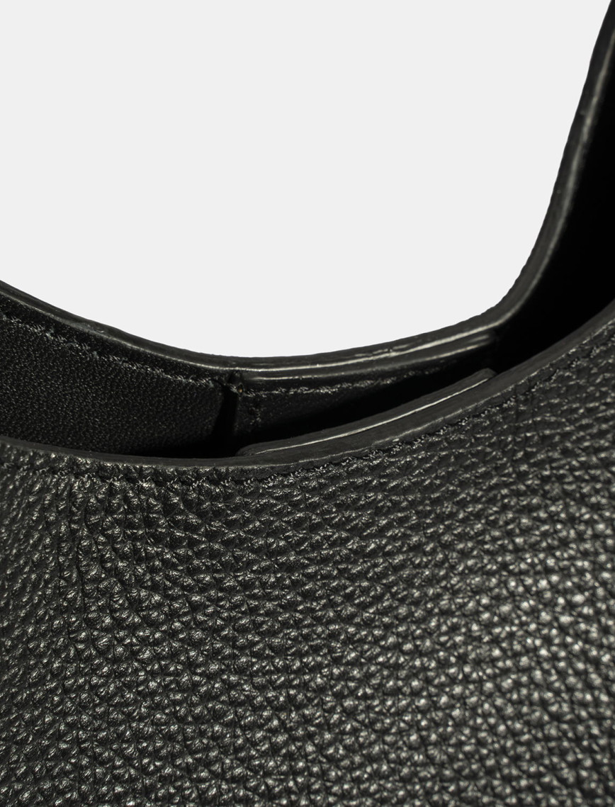 Kadın Siyah Deri Omuz Çantası Kadın Siyah Deri Omuz Çantası