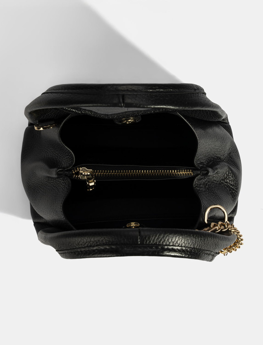 Kadın Siyah Charm Aksesuarlı Deri El Çantası Kadın Siyah Charm Aksesuarlı Deri El Çantası