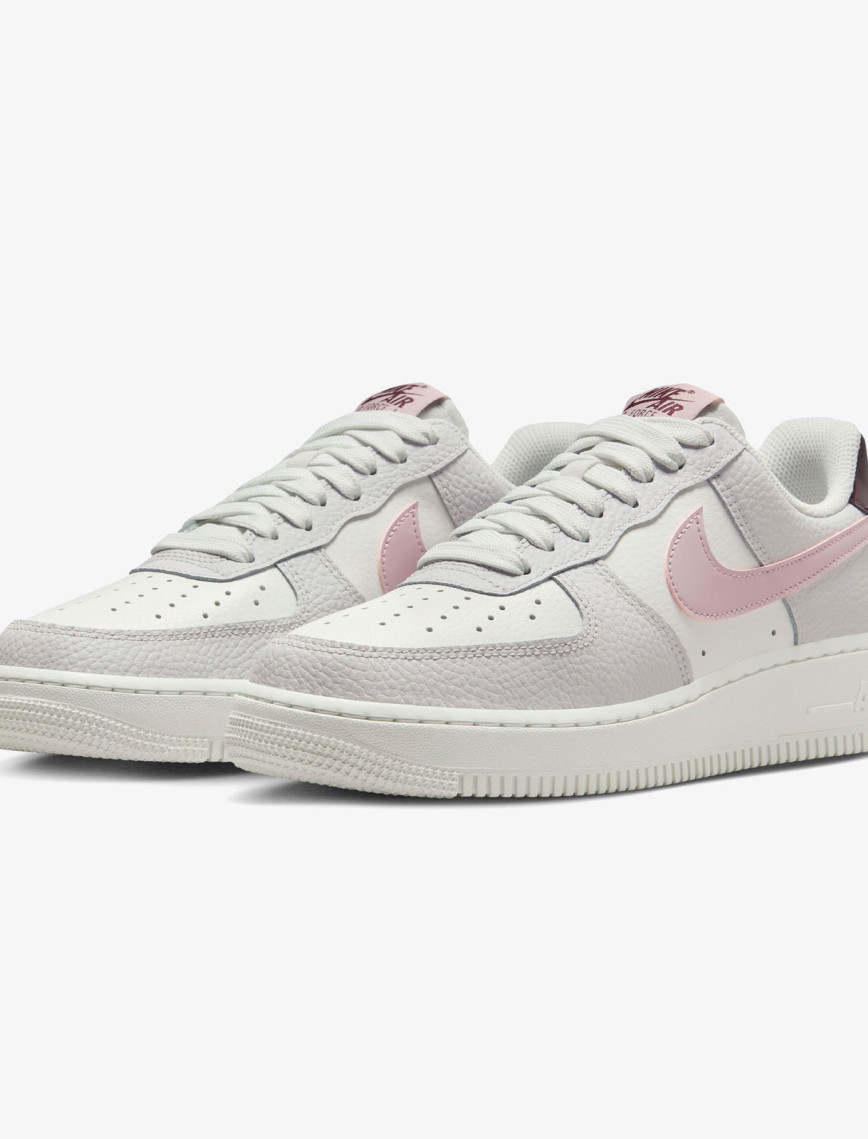 Nike Air Force 1 '07 Kadın Beyaz Spor Ayakkabı Nike Air Force 1 '07 Kadın Beyaz Spor Ayakkabı
