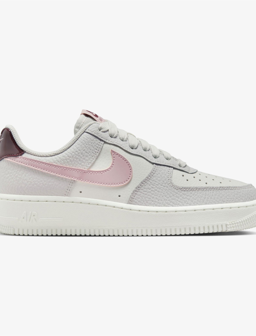 Nike Air Force 1 '07 Kadın Beyaz Spor Ayakkabı Nike Air Force 1 '07 Kadın Beyaz Spor Ayakkabı