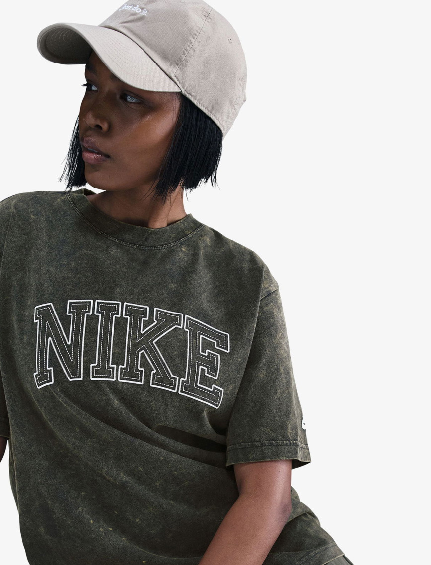 Nike Sportswear Classics Kadın Yeşil T-Shirt Nike Sportswear Classics Kadın Yeşil T-Shirt