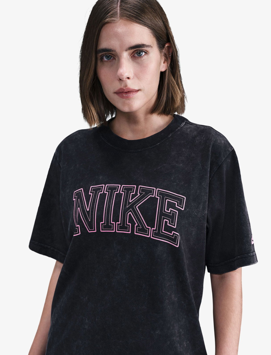 Nike Sportswear Classics Kadın Siyah T-Shirt Nike Sportswear Classics Kadın Siyah T-Shirt