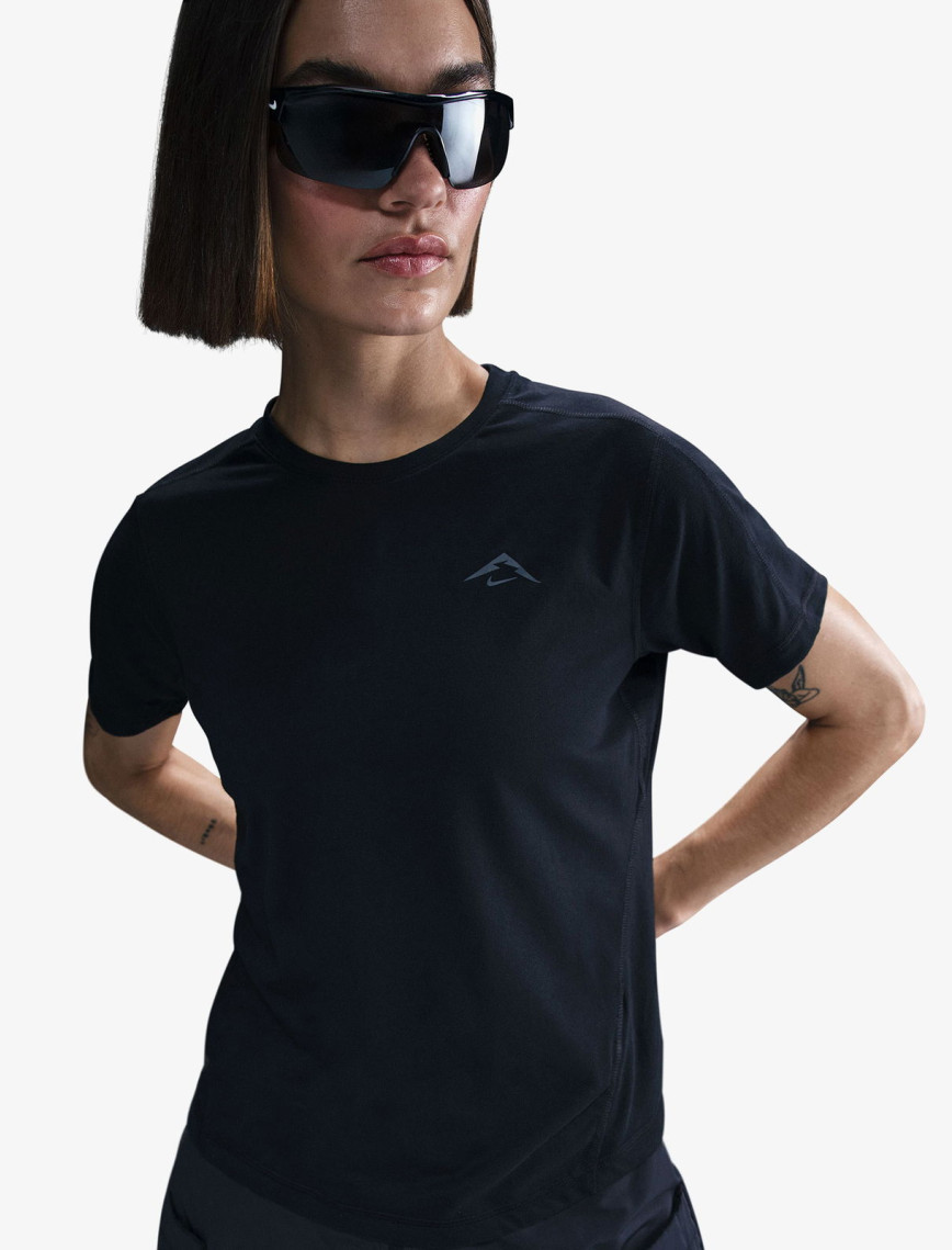 Nike Trail Dri-Fit Kadın Siyah T-Shirt Nike Trail Dri-Fit Kadın Siyah T-Shirt