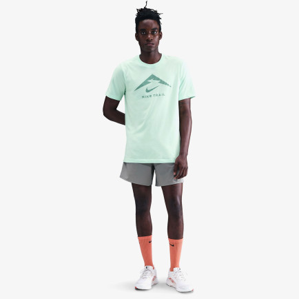 Nike Dri-Fit Trail Logo Erkek Yeşil T-Shirt Nike Dri-Fit Trail Logo Erkek Yeşil T-Shirt