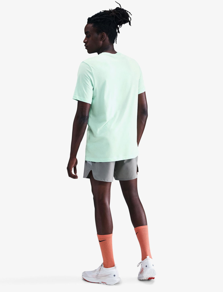 Nike Dri-Fit Trail Logo Erkek Yeşil T-Shirt Nike Dri-Fit Trail Logo Erkek Yeşil T-Shirt