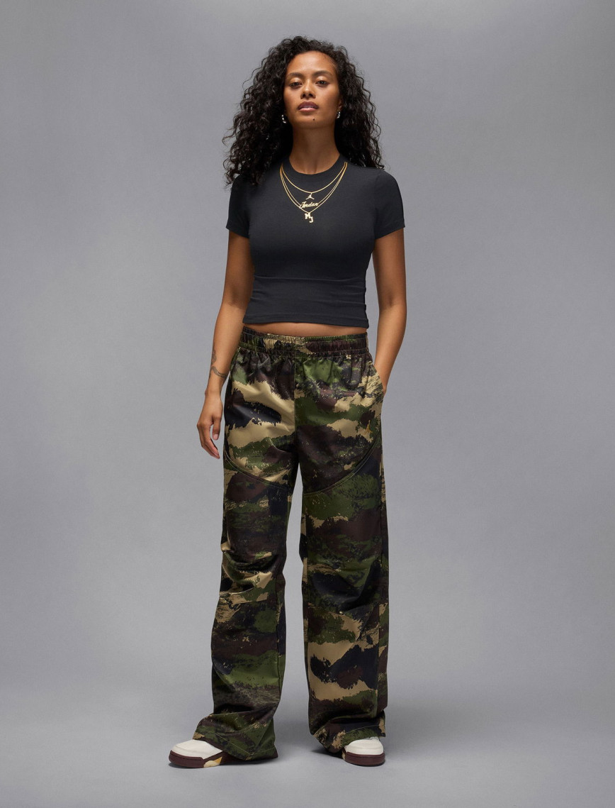 Jordan Necklace Graphic Kadın Siyah T-Shirt Jordan Necklace Graphic Kadın Siyah T-Shirt