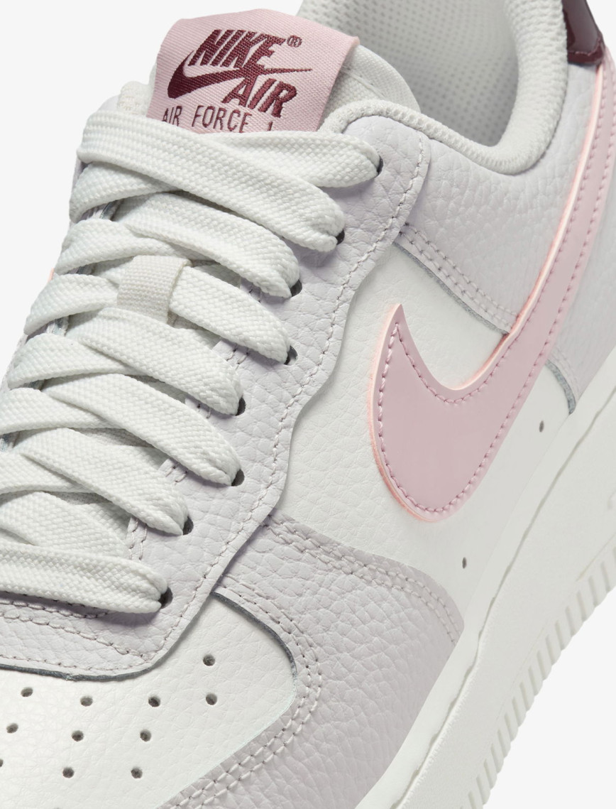 Nike Air Force 1 '07 Kadın Beyaz Spor Ayakkabı Nike Air Force 1 '07 Kadın Beyaz Spor Ayakkabı