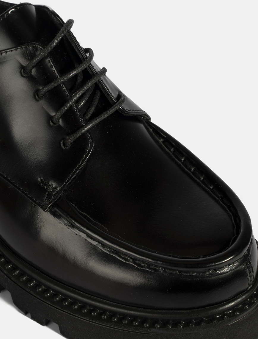 Kadın Siyah Bağcıklı Kalın Tabanlı Deri Günlük Ayakkabı Kadın Siyah Bağcıklı Kalın Tabanlı Deri Günlük Ayakkabı