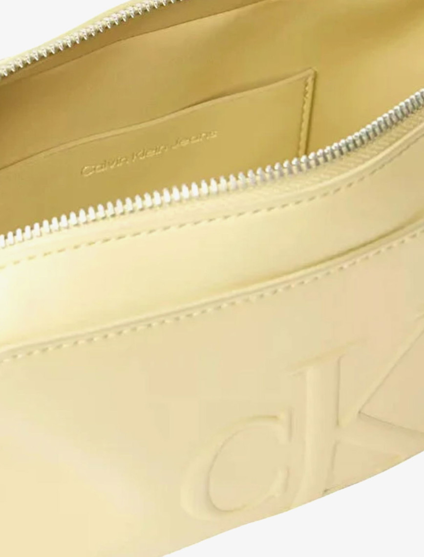 Calvin Klein Sculpted Kadın Beyaz El Çantası Calvin Klein Sculpted Kadın Beyaz El Çantası