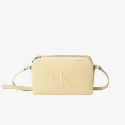 Calvin Klein Sculpted Kadın Beyaz El Çantası Calvin Klein Sculpted Kadın Beyaz El Çantası