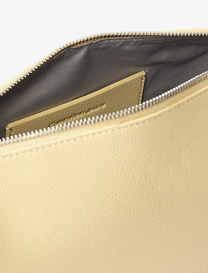 Calvin Klein Ultralight Kadın Beyaz Omuz Çantası Calvin Klein Ultralight Kadın Beyaz Omuz Çantası