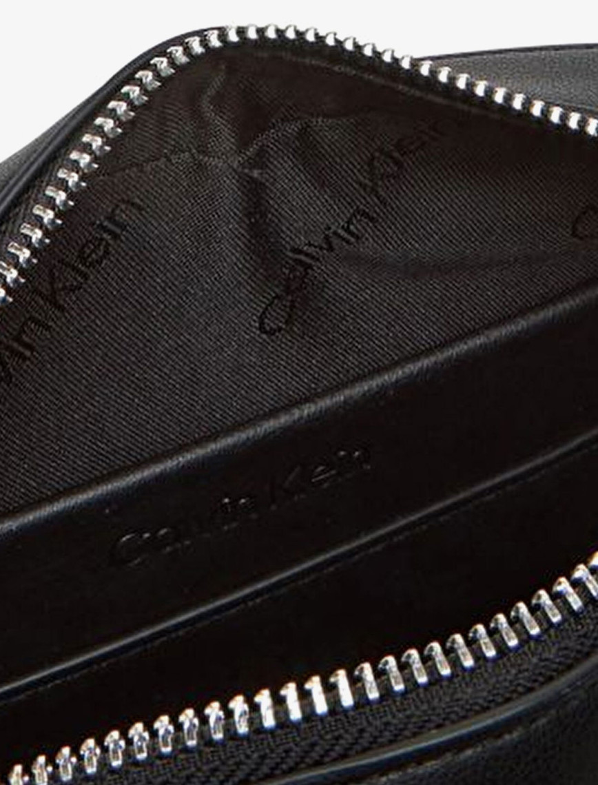 Calvin Klein Re-Lock Pocket Camera Kadın Siyah El Çantası Calvin Klein Re-Lock Pocket Camera Kadın Siyah El Çantası
