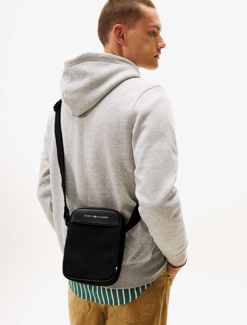 Tommy Hilfiger Foundation Mini Reporter Erkek Siyah Çapraz Çanta Tommy Hilfiger Foundation Mini Reporter Erkek Siyah Çapraz Çanta