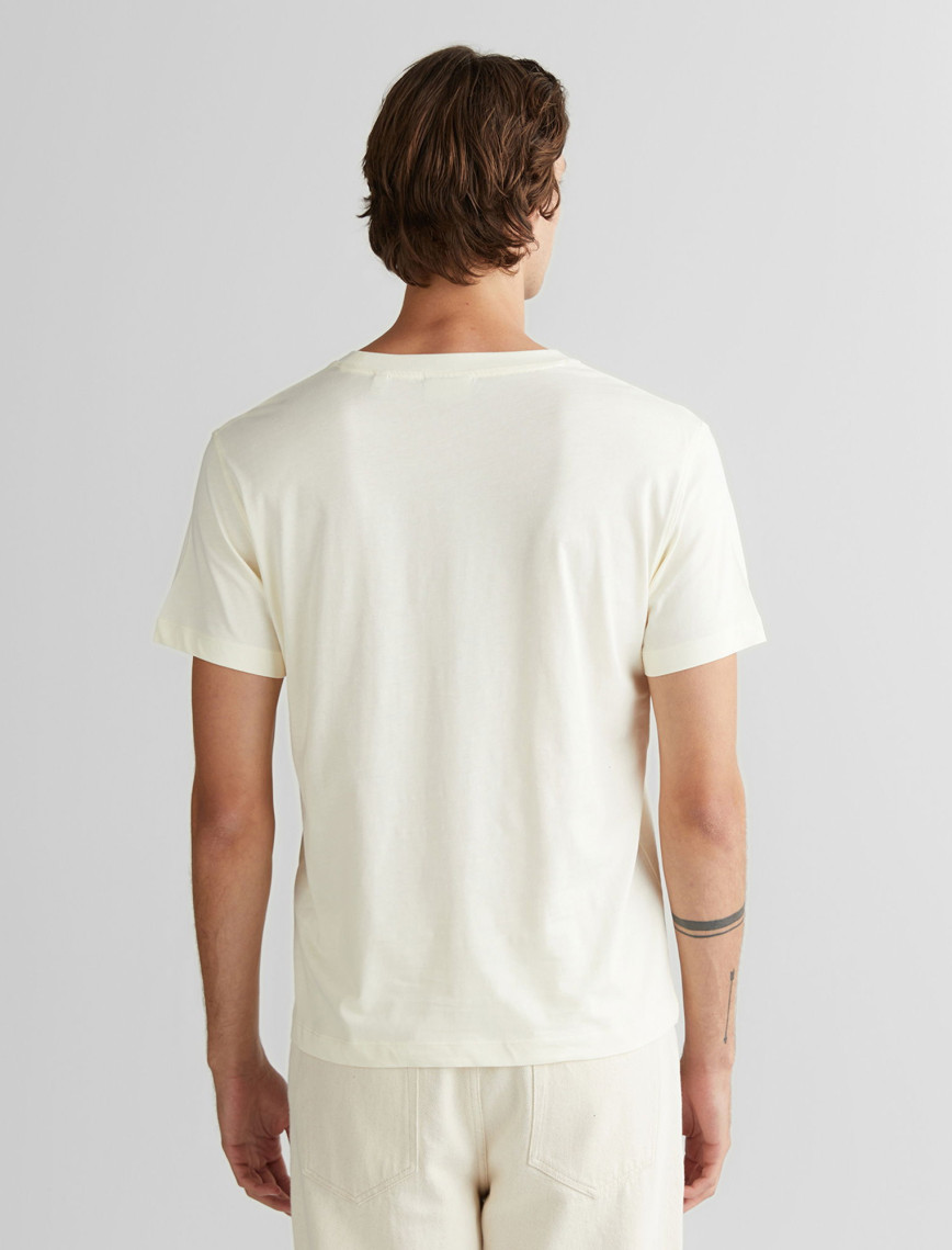 GANT Erkek Krem Regular Fit Bisiklet Yaka Logolu T-Shirt GANT Erkek Krem Regular Fit Bisiklet Yaka Logolu T-Shirt