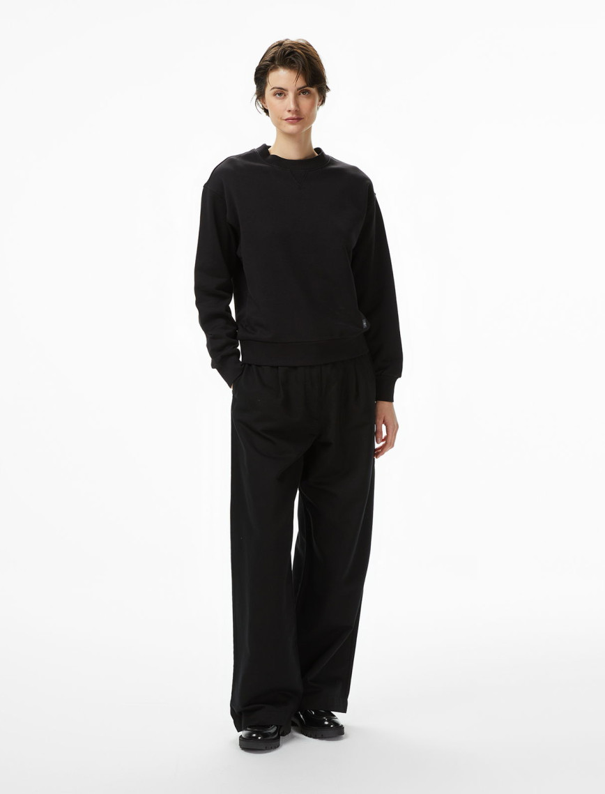 Calvin Klein Badge Logo Terry Crew Kadın Siyah Sweatshirt Calvin Klein Badge Logo Terry Crew Kadın Siyah Sweatshirt