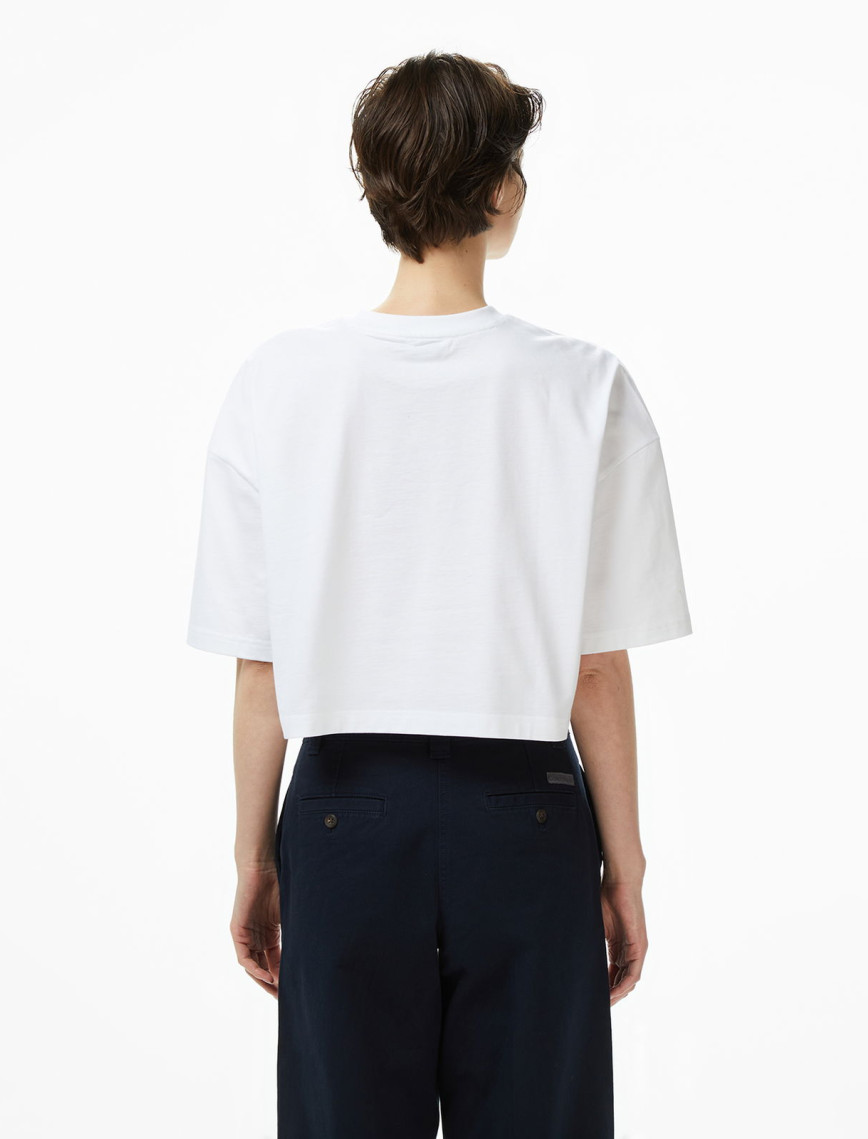 Calvin Klein Cropped Boxy Chain Stitch Logo Kadın Beyaz T-Shirt Calvin Klein Cropped Boxy Chain Stitch Logo Kadın Beyaz T-Shirt