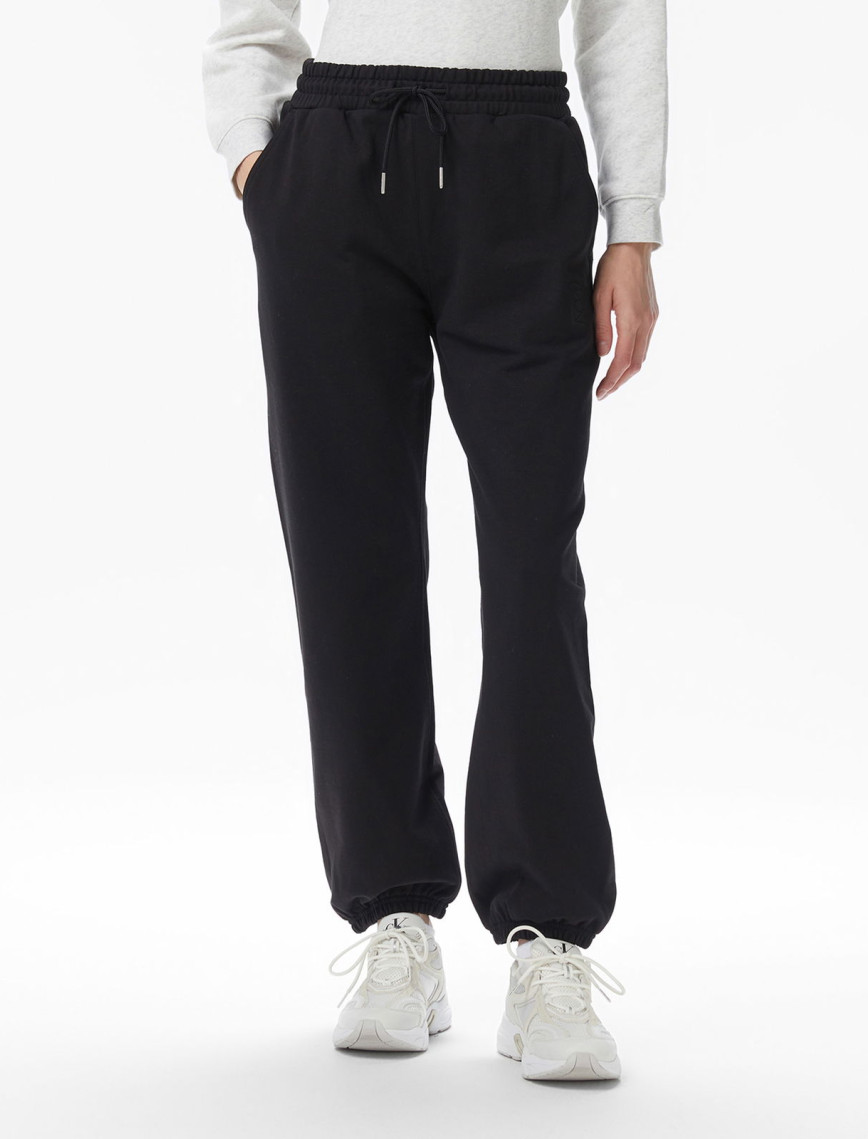 Calvin Klein Premium Terry Emblem Relaxed Jogger Kadın Siyah Eşofman Altı Calvin Klein Premium Terry Emblem Relaxed Jogger Kadın Siyah Eşofman Altı