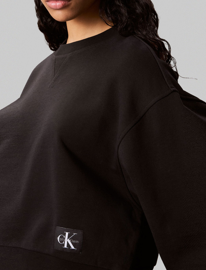 Calvin Klein Cropped Badge Logo Kadın Siyah Sweatshirt Calvin Klein Cropped Badge Logo Kadın Siyah Sweatshirt
