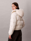 Calvin Klein Essential Midweight Puffer Kadın Beyaz Ceket Calvin Klein Essential Midweight Puffer Kadın Beyaz Ceket