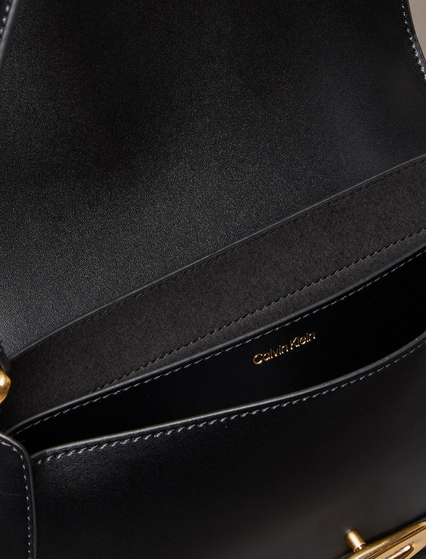 Calvin Klein Hardware Flap Shoulder Kadın Siyah El Çantası Calvin Klein Hardware Flap Shoulder Kadın Siyah El Çantası