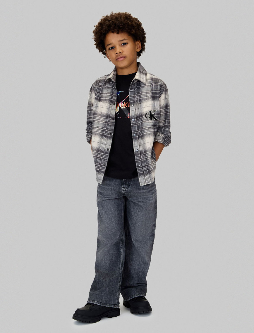 Calvin Klein Filled-In Photo Mono Çocuk Siyah T-Shirt Calvin Klein Filled-In Photo Mono Çocuk Siyah T-Shirt